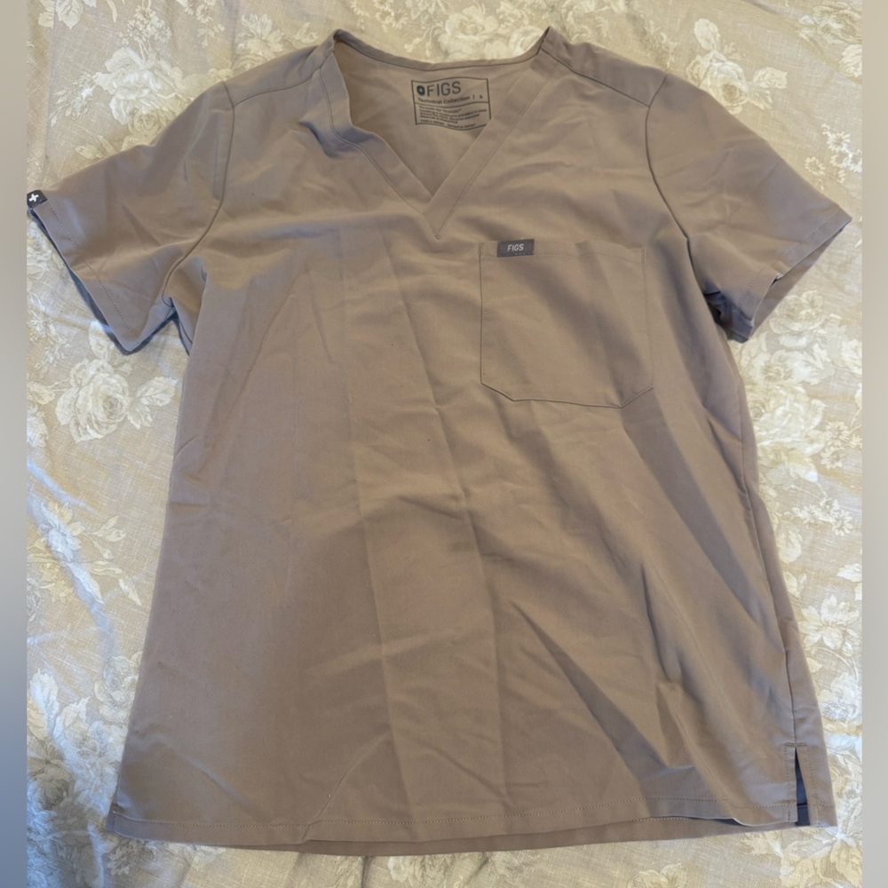 Figs boulder scrub top